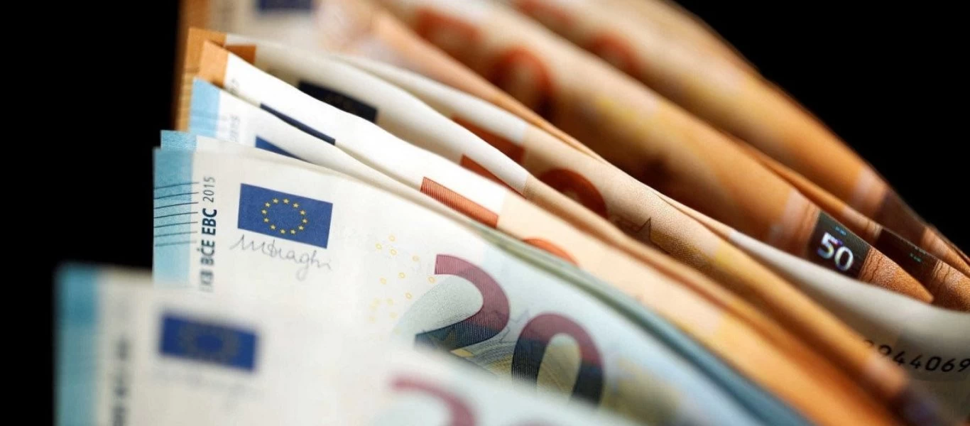 Συγκλονιστική κίνηση από άνεργο στη Σύρο - Παρέδωσε πορτοφόλι γεμάτο χρήματα